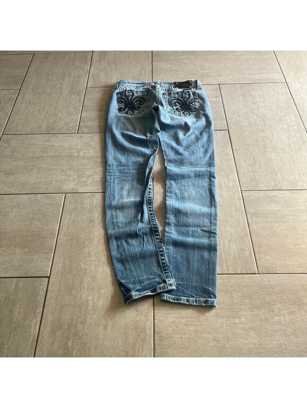 Miss Me Embroidered Pocket Light Wash Denim Jeans Size Twenty Nine